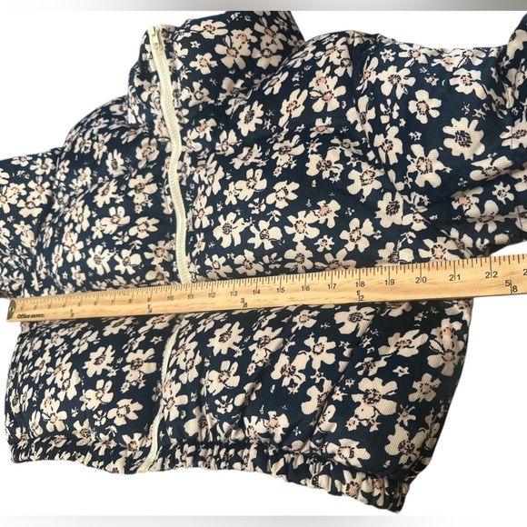 Akaiv Cropped Floral Puffer Jacket Size Large Navy Blue Cream Pockets Full Zip - Picture 12 of 14